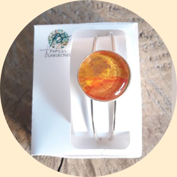 bracelet rond pastille orange de-papier-dart-par-papiers-saugrenus-idee-cadeau-bijoux-de-createur-fait-mains-en-bretagne-france