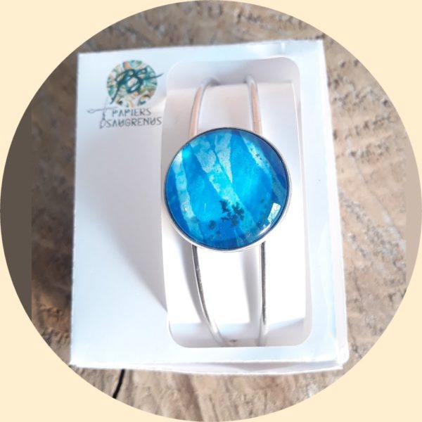 bracelet rond pastille bleu de-papier-dart-par-papiers-saugrenus-idee-cadeau-bijoux-de-createur-fait-mains-en-bretagne-france