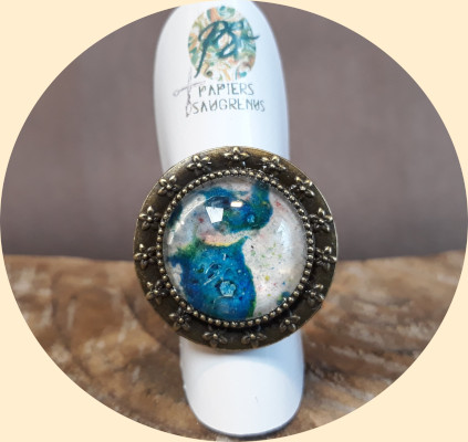 bague ronde "vintage" caillou-bleu ajustable ajustable bijoux de créateur idée cadeau femme fait mains en Bretagne France par Papiers saugrenus modèle unique