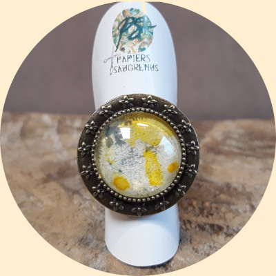 bague ronde "vintage" jaune-mimosa ajustable bijoux de créateur idée cadeau femme fait mains en Bretagne France par Papiers saugrenus modèle unique